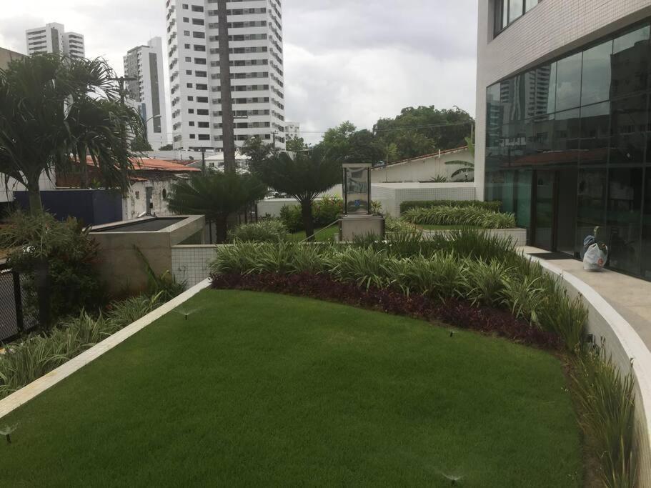 Agradavel De Dois Quartos, Perto Do Aeroporto E De Boa Viagem.
